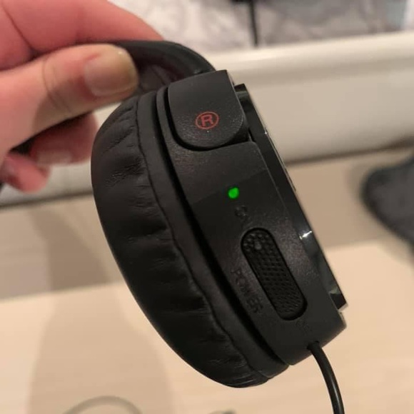 Sony Over-Ear Noise Cancelling Headphones & Case - Picture 8 of 8